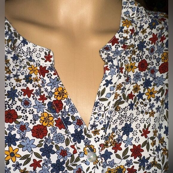 Jane and Delancey Bright Floral Hi Lo ButtonUp with Roll Tab Sleeves NWOT sz M - Picture 4 of 6